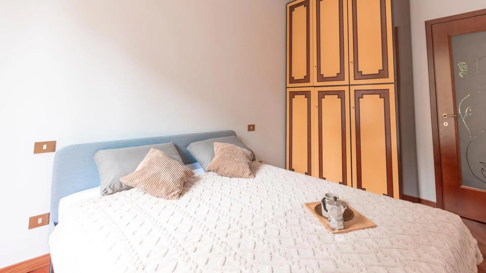 I Host Apartment - Cornalia 24 Milan Italy
